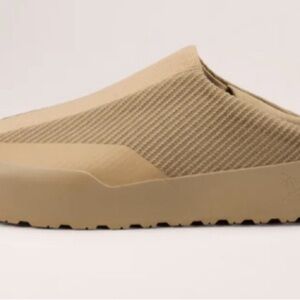 New With Tags - Arcteryx - KRAGG - Men's Slip-On Mule in Tan sz 9, 9.5 &10 Beige
